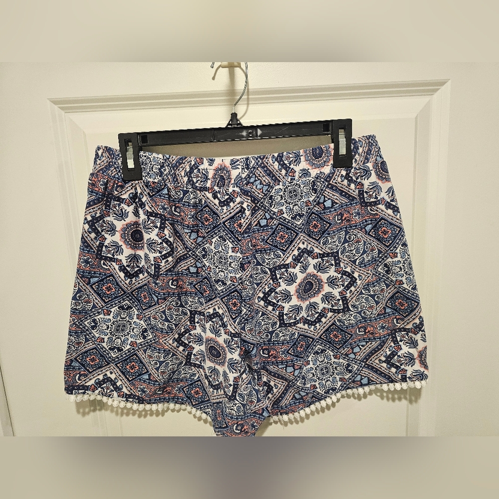 Shorts - Picture 3 of 4